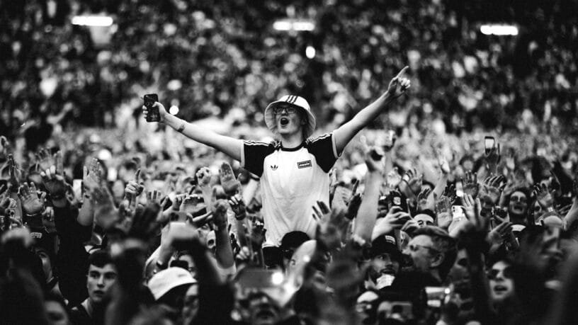 Fans wearing exclusive t-shirt from the Oasis End of Tour store.